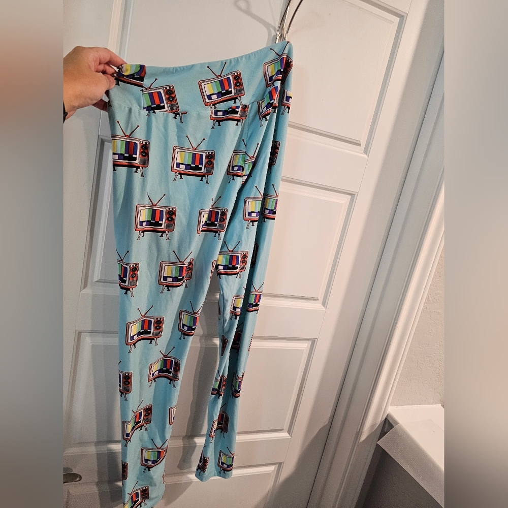 Like new lularoe retro tv leggings - Picture 2 of 3